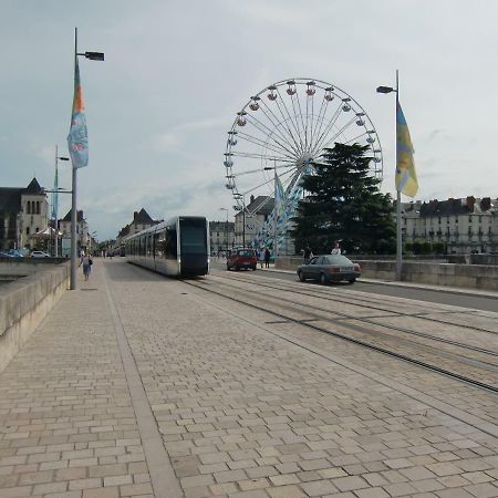 Git'Appart Au Bord De Loire Tours Exterior photo